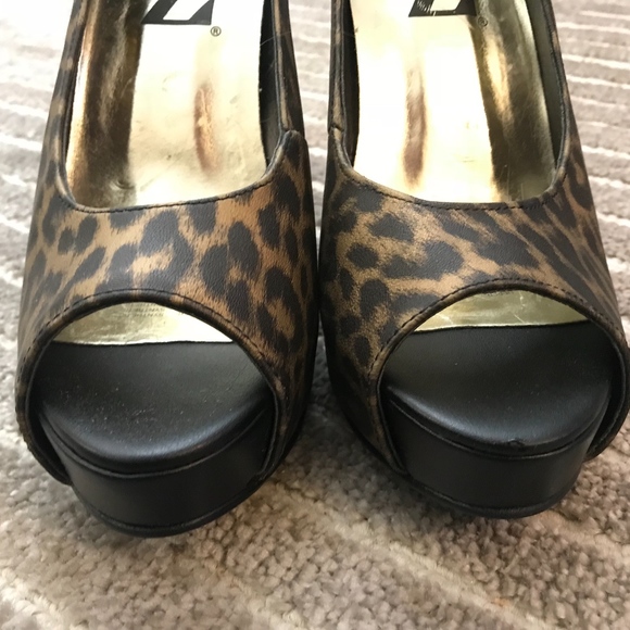 Type Z Shayla Animal/Leopard Open Toe Platform - Picture 3 of 8